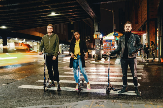 Gece Turunda Işıklarla Dans: Scooter'ınızla Şehri Aydınlatın