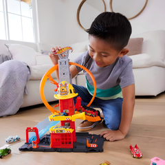 Hot Wheels Çember Pistli İtfaiye İstasyonu HKX41