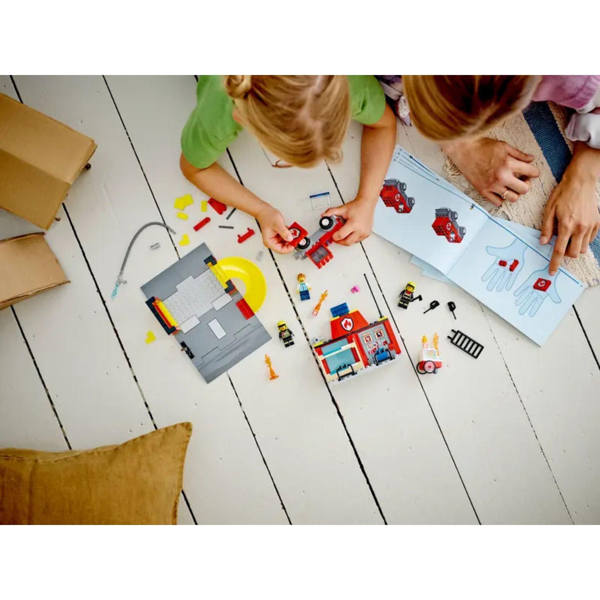Lego City İtfaiye Merkezi Ve İtfaiye Kamyonu 60375