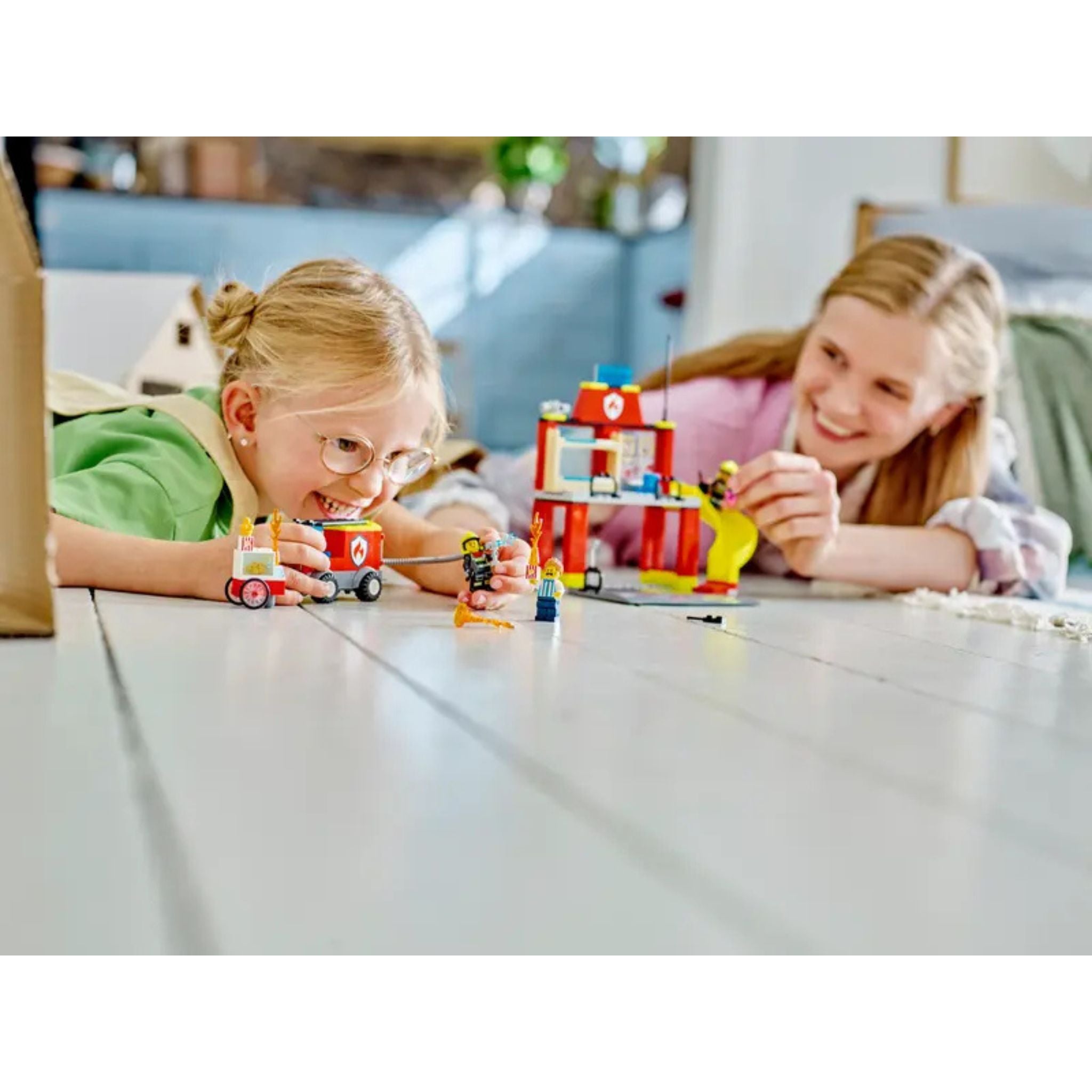 Lego City İtfaiye Merkezi Ve İtfaiye Kamyonu 60375