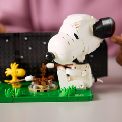 Lego Ideas Peanuts Snoopy nin Köpek Kulübesi 21368