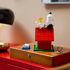 Lego Ideas Peanuts Snoopy nin Köpek Kulübesi 21368