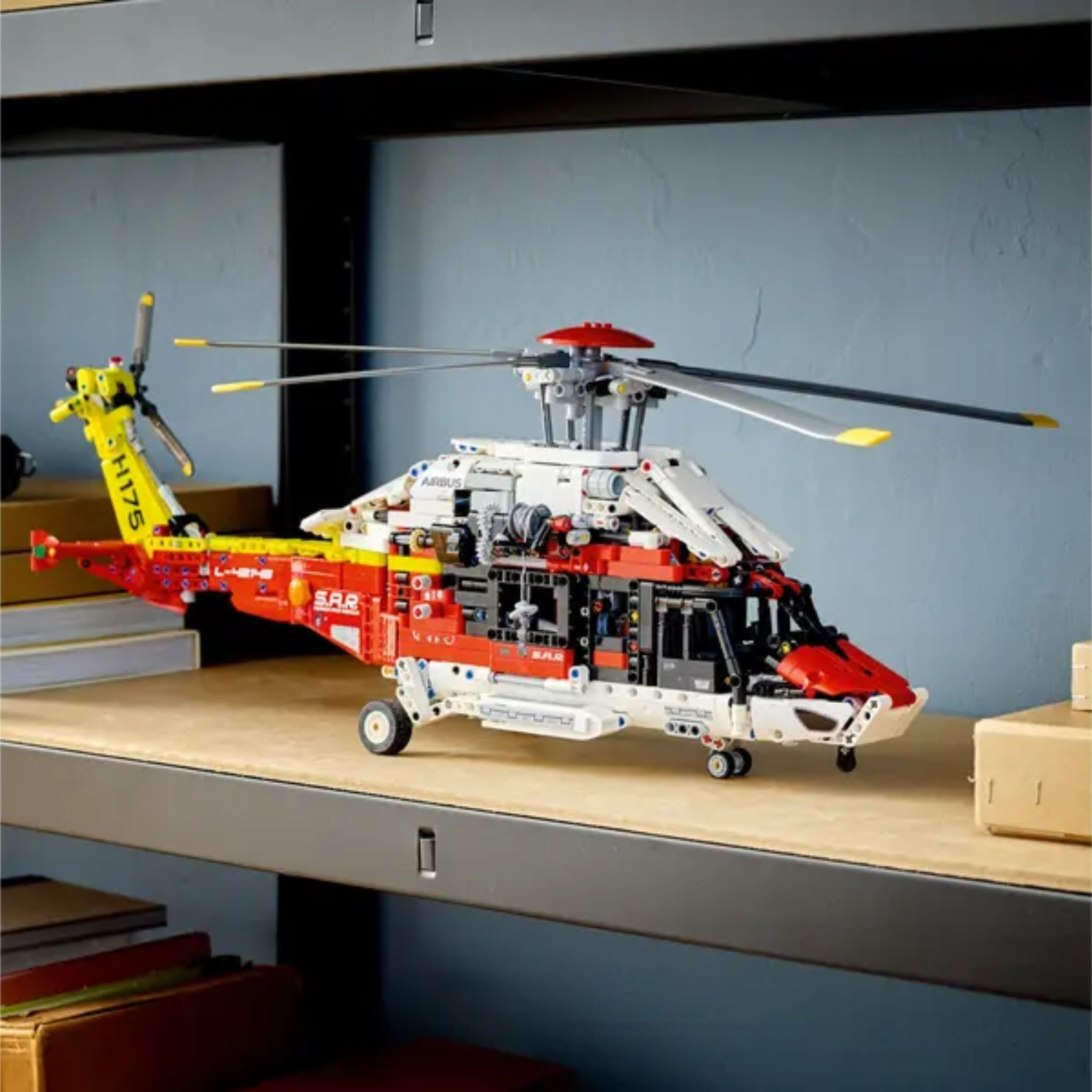 Lego Technic Airbus H175 Kurtarma Helikopteri 42145
