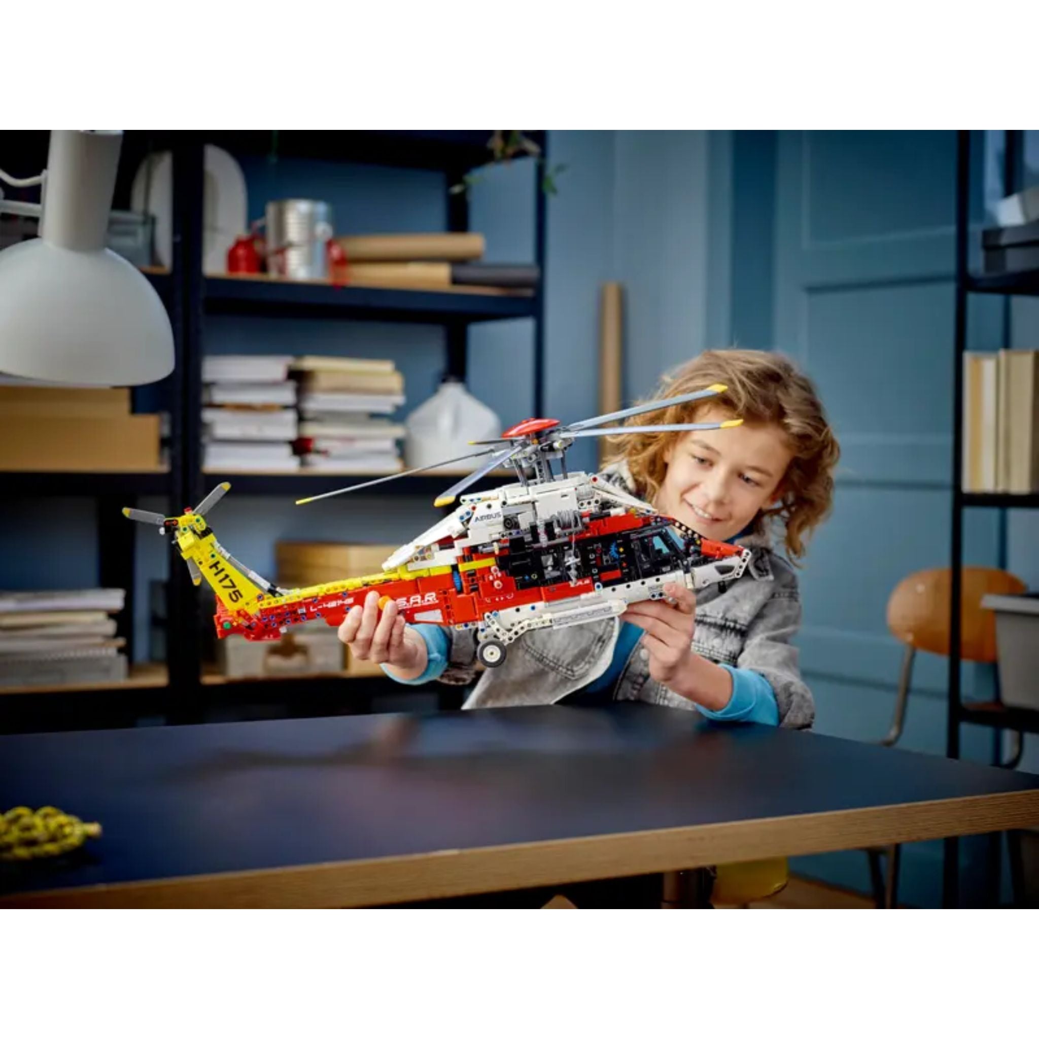 Lego Technic Airbus H175 Kurtarma Helikopteri 42145