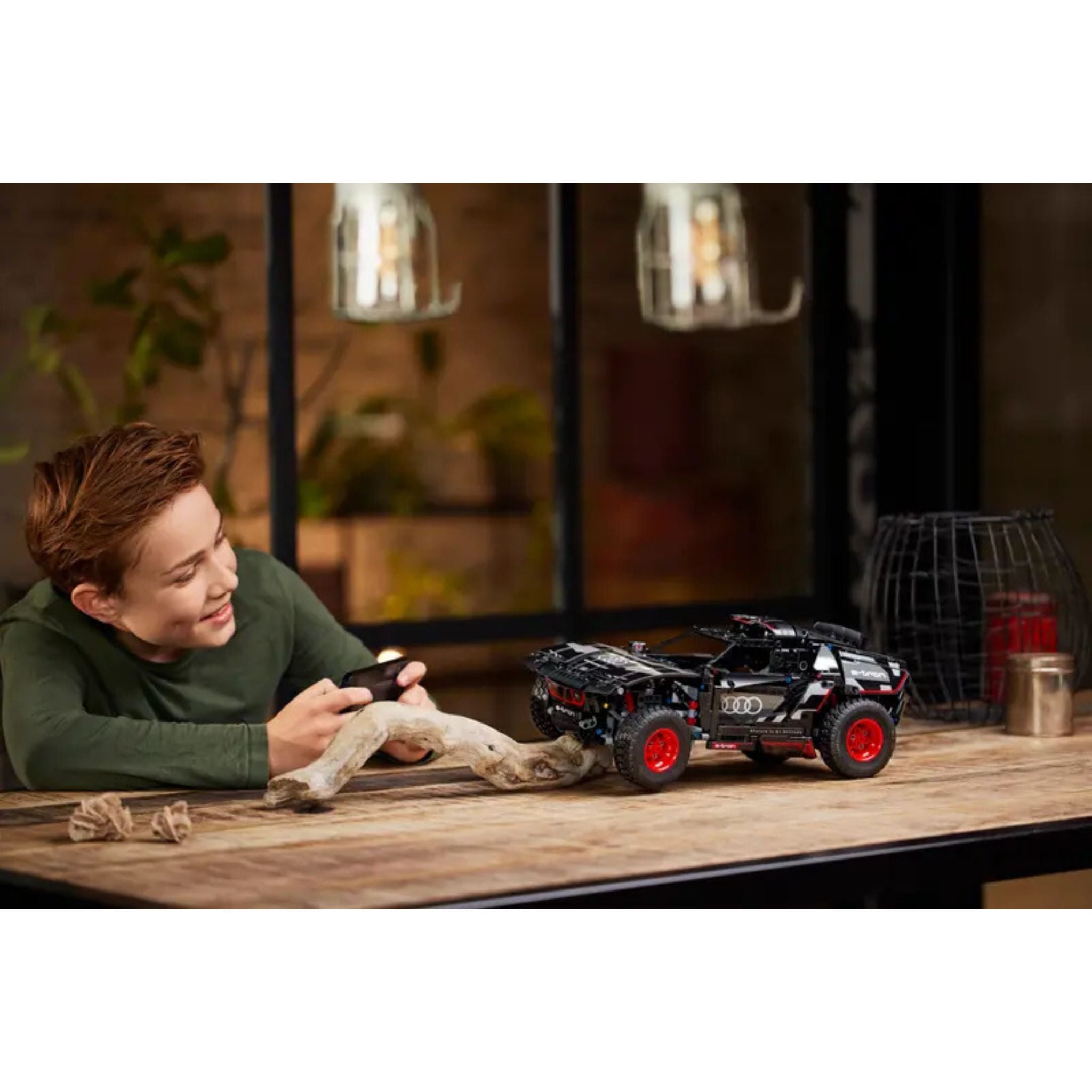 Lego Technic Audi Rs Q E-Tron 42160 Yapım Seti (914 Parça)