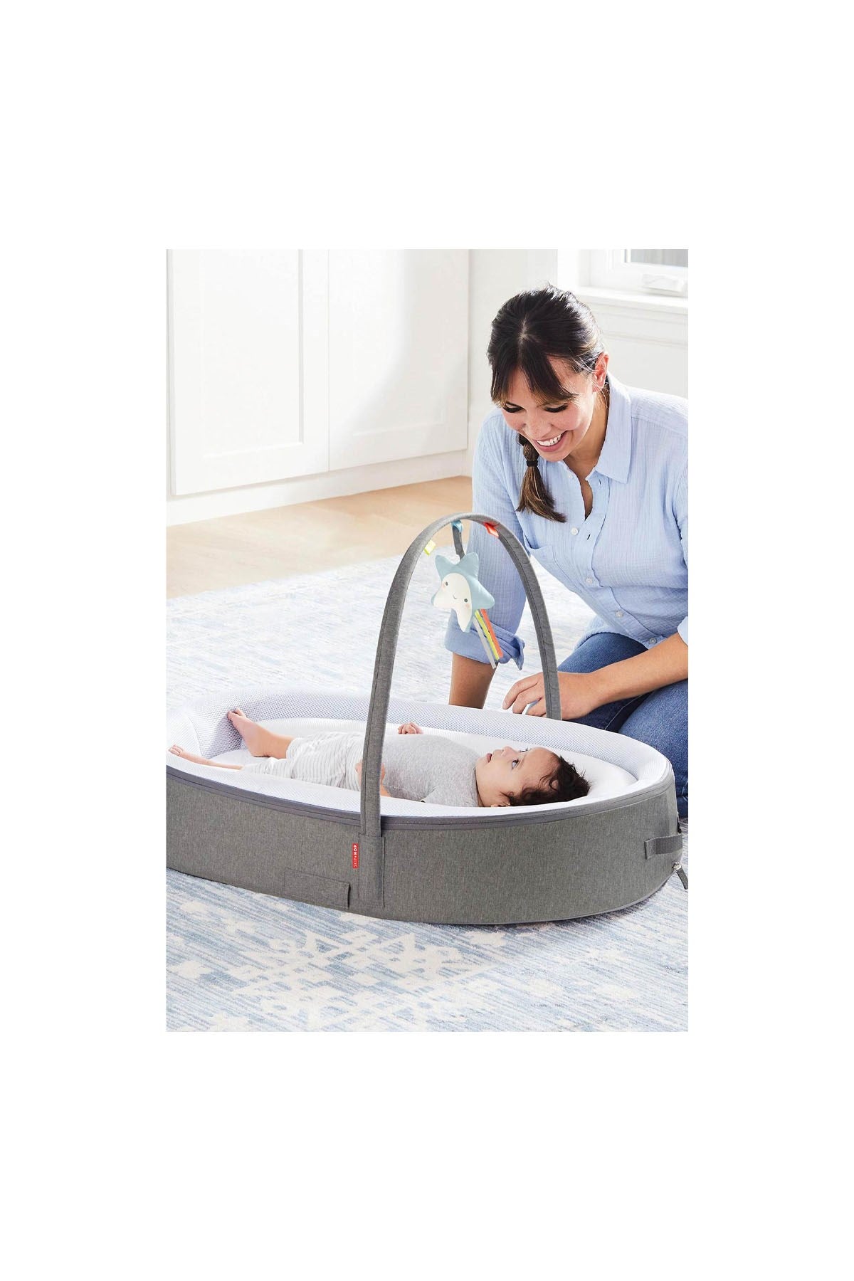 Skip Hop 2 Aşamalı Oyuncaklı Ev Tipi Ana Kucağı - Welcome Baby
