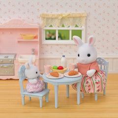 Sylvanian Families Kar Tavşanı Anne ve Bebek Kahvaltı Seti 5682