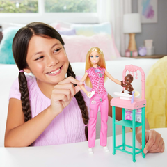 Barbie Bakım Temalı Kariyer Oyun Seti Doktor Bebek JCR72