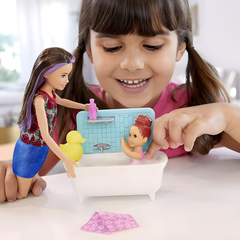 Barbie Bebek Bakıcısı Bebeği ve Aksesuarları Oyun Setleri FXH05