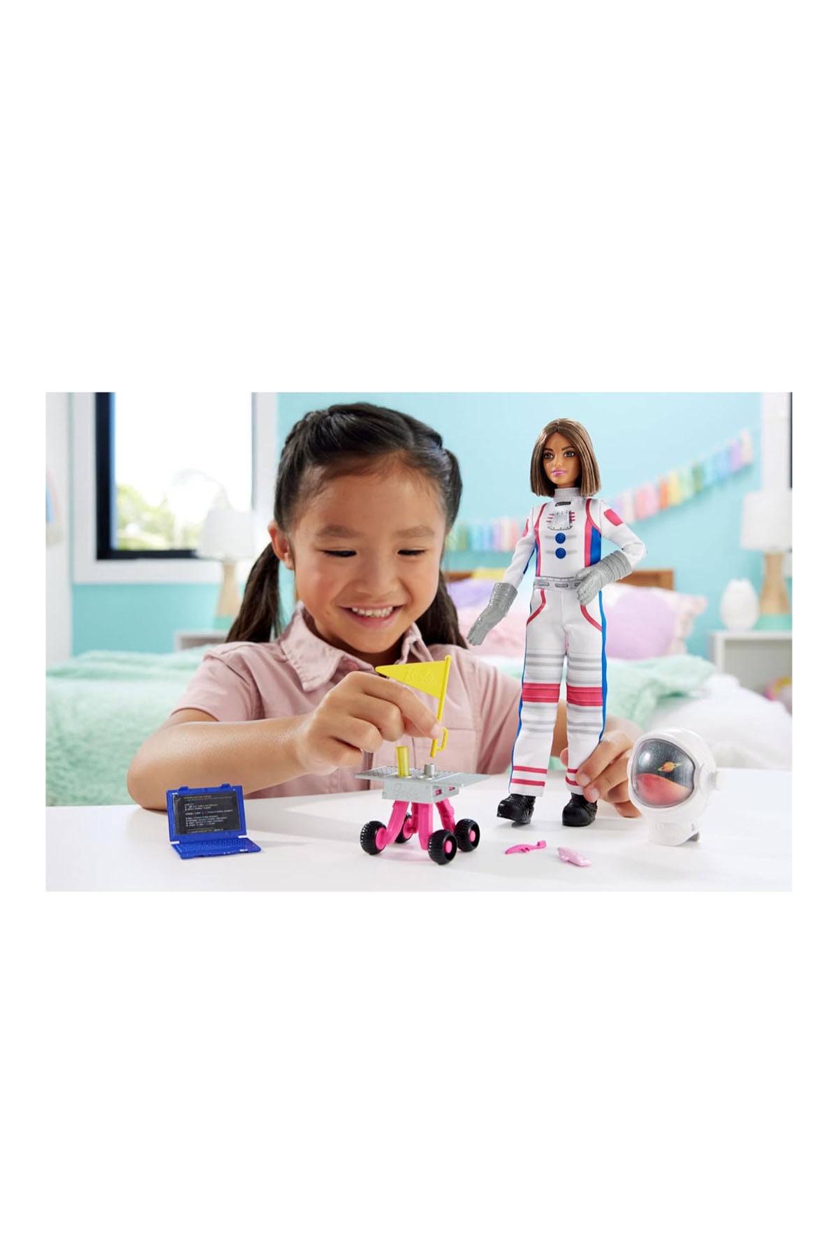 Barbie Deluxe Kariyer Bebek - Astronot