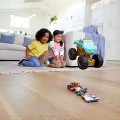 Cars Akrobat Ivy Karakter Aracı HMD76