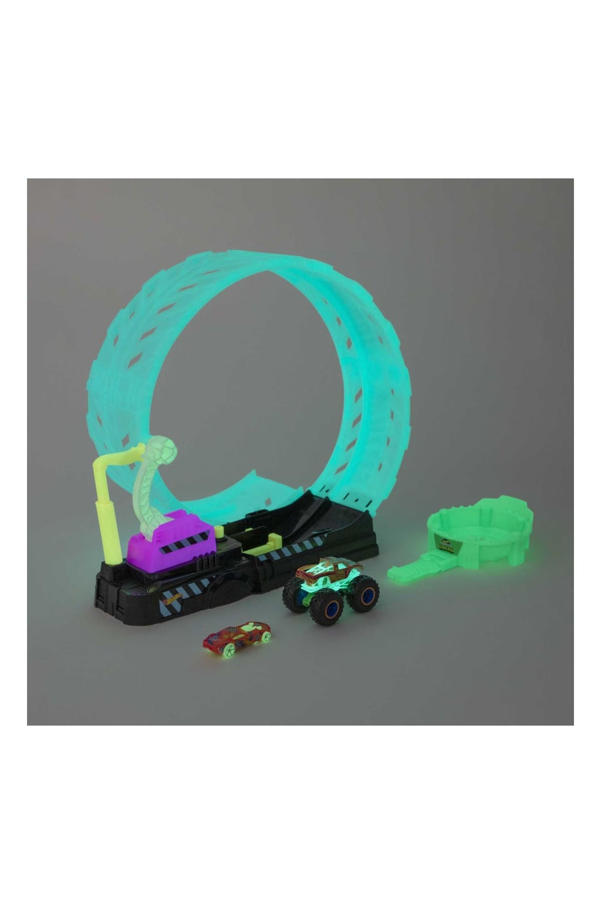 Hot Wheels Monster Trucks Karanlıkta Parlayan Çemberde Yarış Seti HBN02