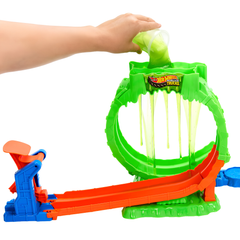 Hot Wheels Monster Trucks Mutant Kaosu Çemberde Yarış Oyun Seti JMK91
