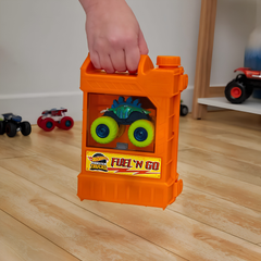 Hot Wheels Monster Trucks Taşınabilir Oyun Seti HXT04