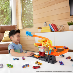 Hot Wheels Pizza Dükkanında Kobra Macerası Oyun Seti HTN81