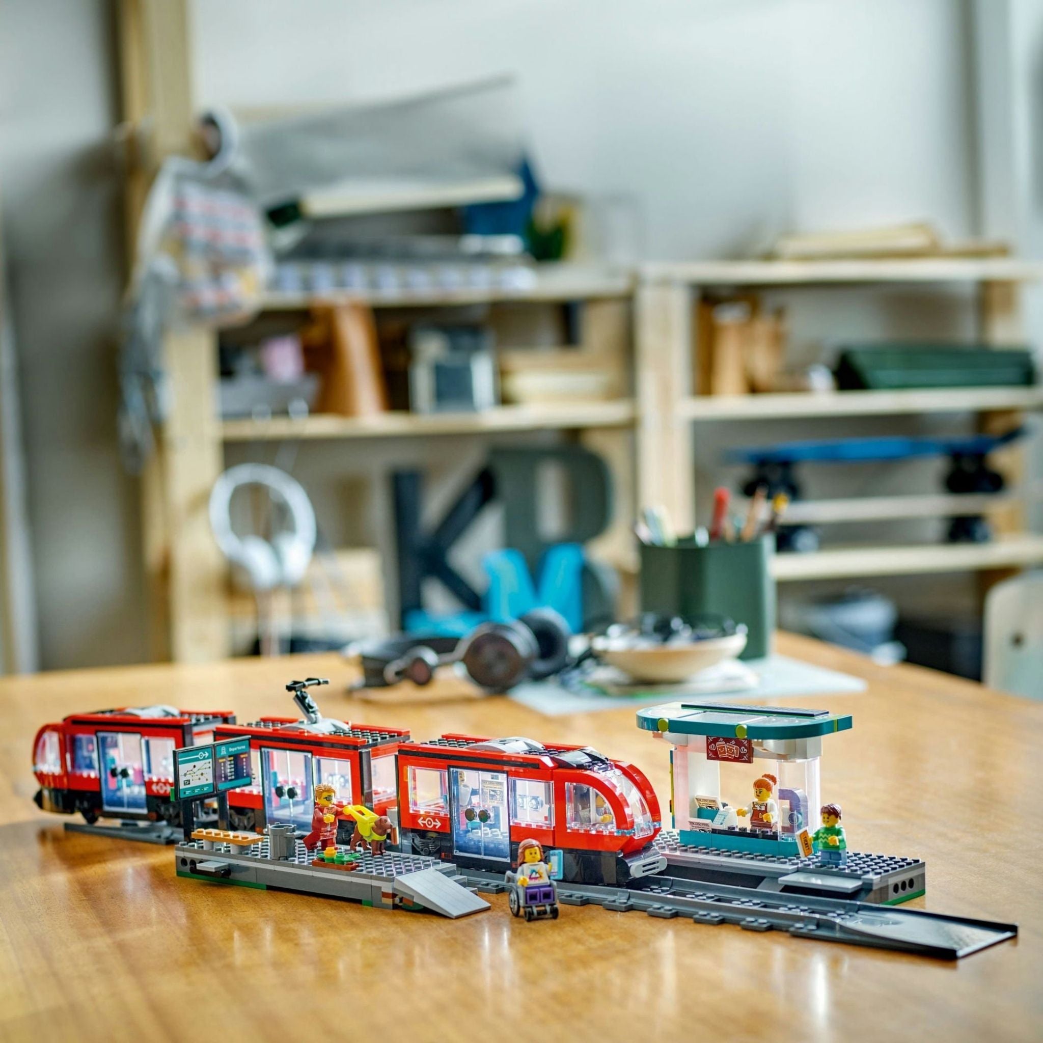 Lego City Şehir Merkezi Tramvay İstasyonu Oyuncak Seti 60423