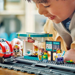 Lego City Şehir Merkezi Tramvay İstasyonu Oyuncak Seti 60423