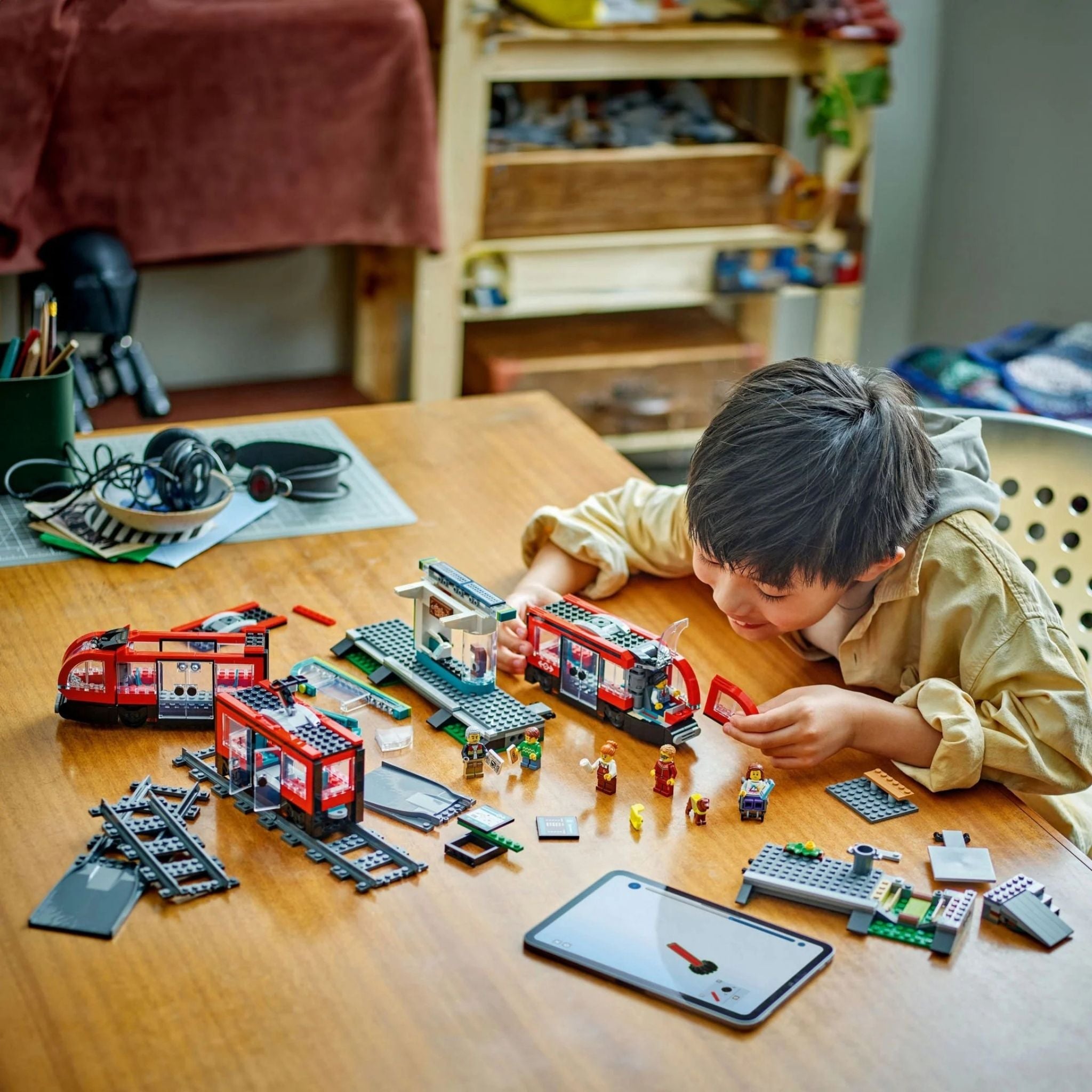 Lego City Şehir Merkezi Tramvay İstasyonu Oyuncak Seti 60423