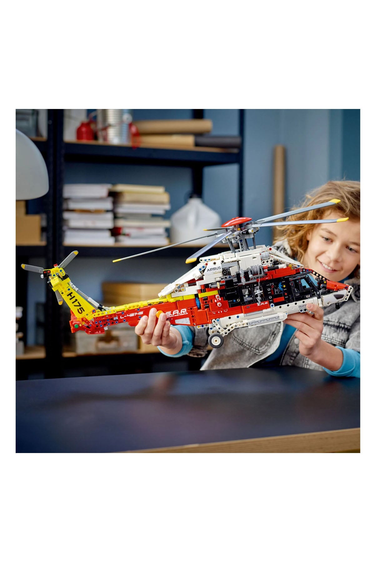 Lego Technic Airbus H175 Kurtarma Helikopteri 42145