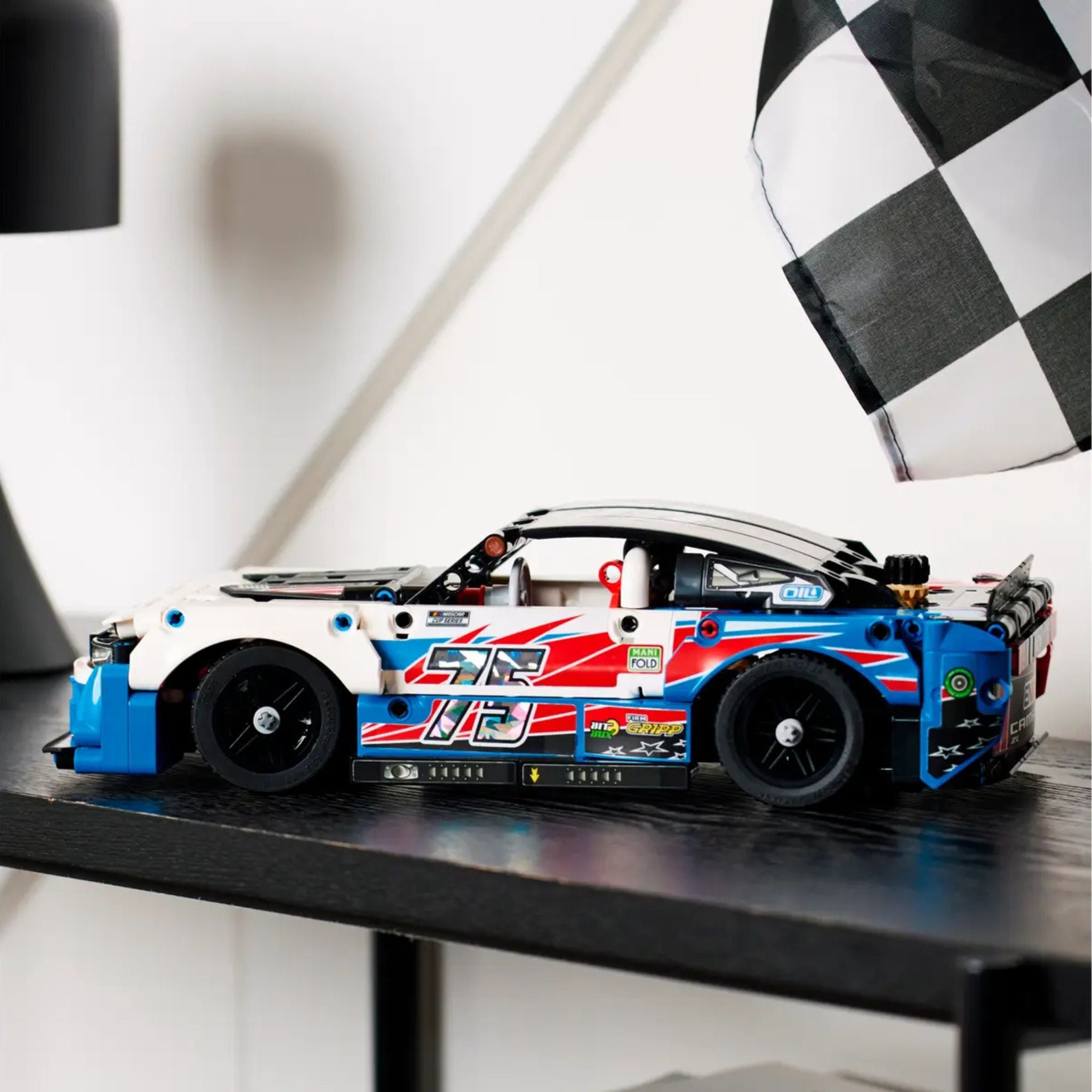 Lego Technic Nascar Yeni Nesil Chevrolet Camaro ZL1 42153