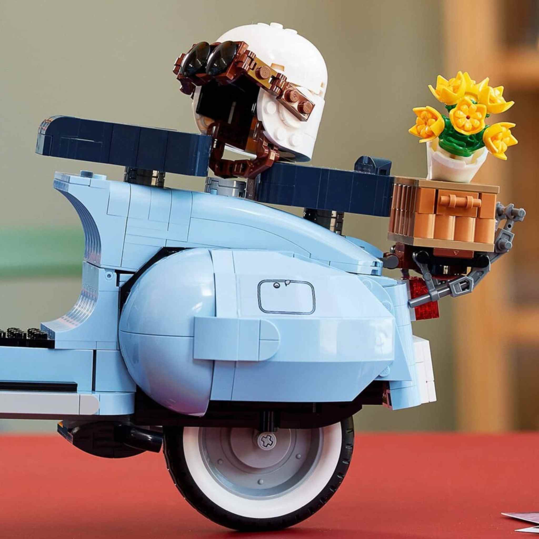 Lego Vespa 125 10298 Yapım Seti 1107 Parça