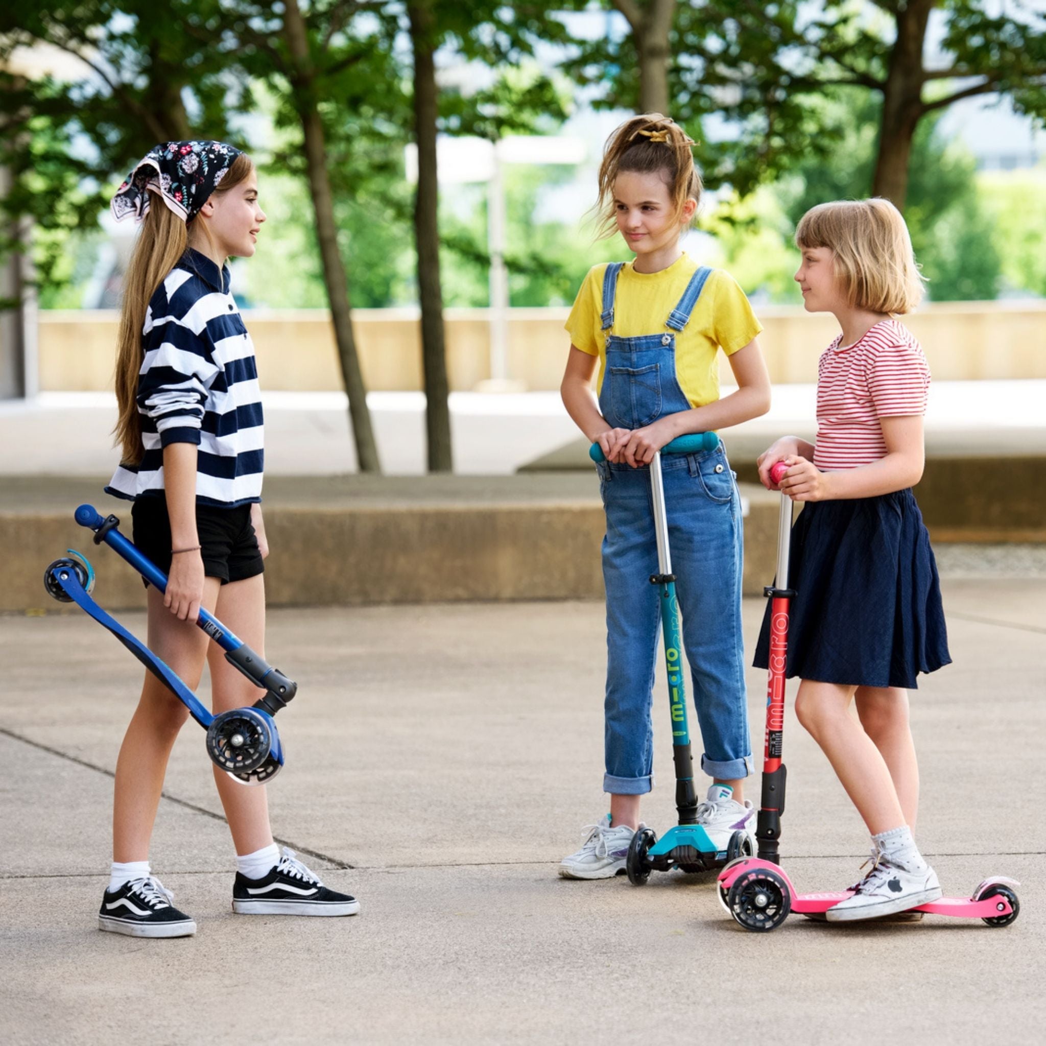 Micro Maxi Deluxe 3 Tekerlekli Foldable LED Scooter Petrol Green
