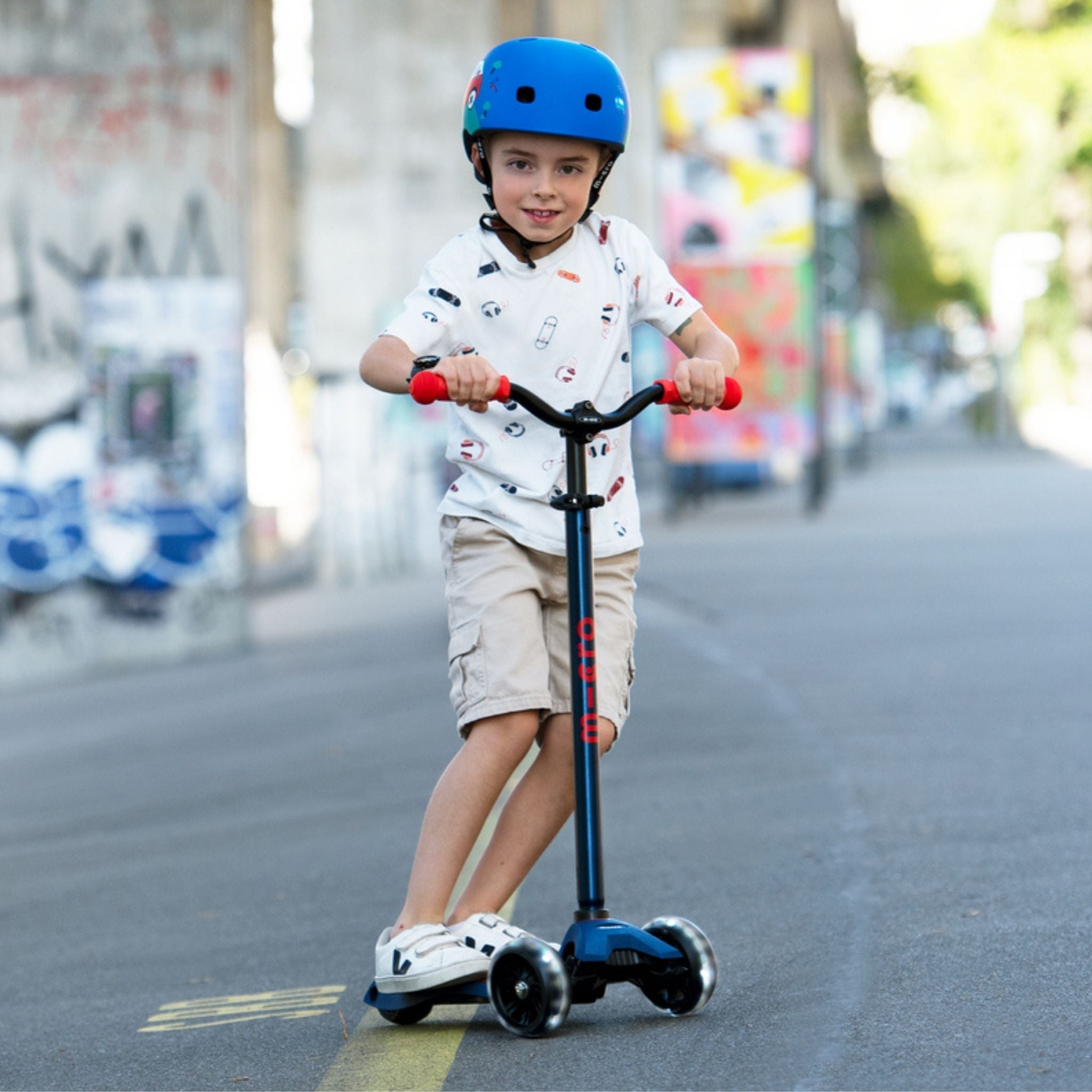 Micro Maxi Deluxe Pro LED 3 Tekerli Işıklı Çocuk Scooter Purple Pink 2