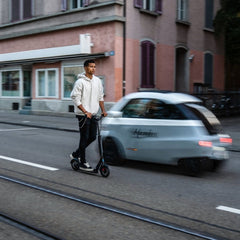 Micro Metropolitan Deluxe 2 Tekerlekli Scooter Black