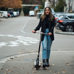 Micro Navigator 2 Tekerlekli Scooter - lifestyle görünüm