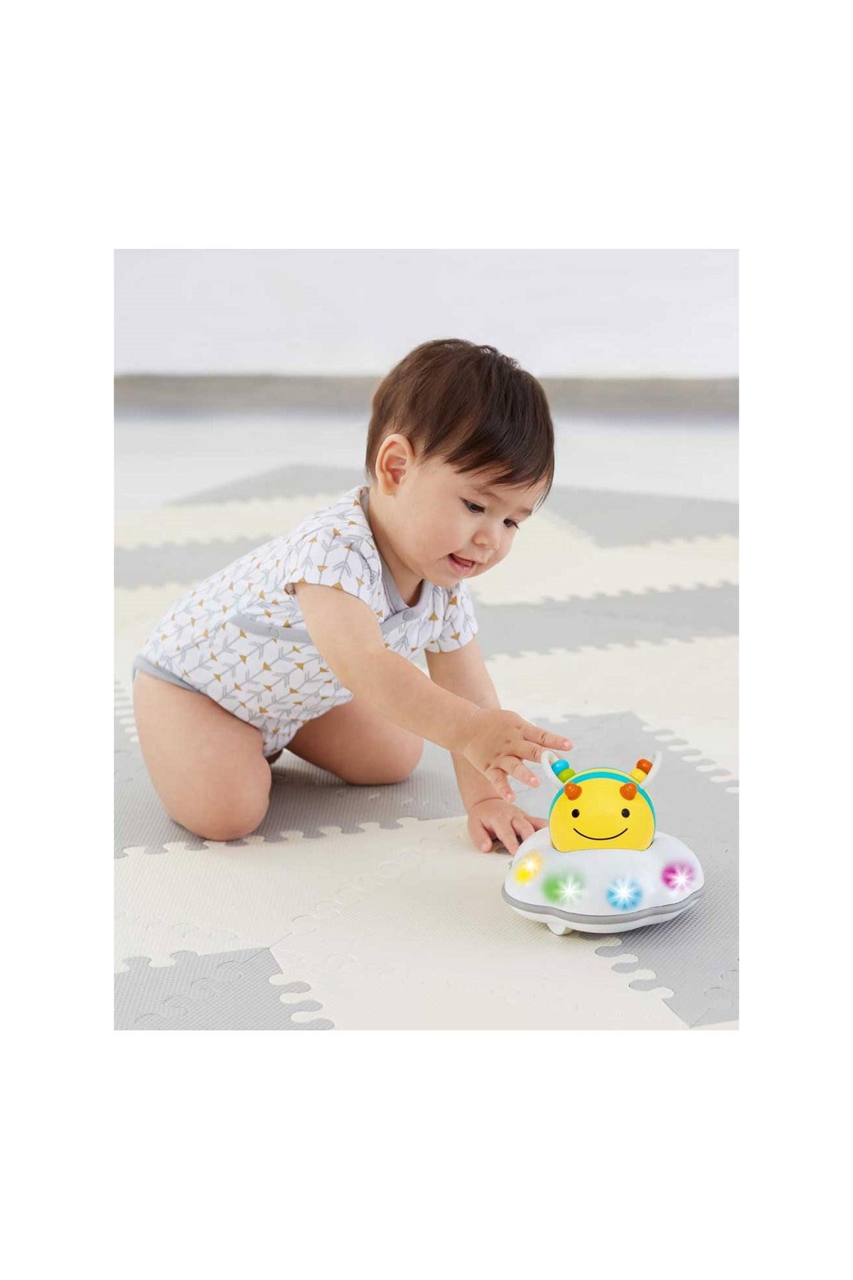 Skip Hop E&M Follow-Bee Crawl Toy