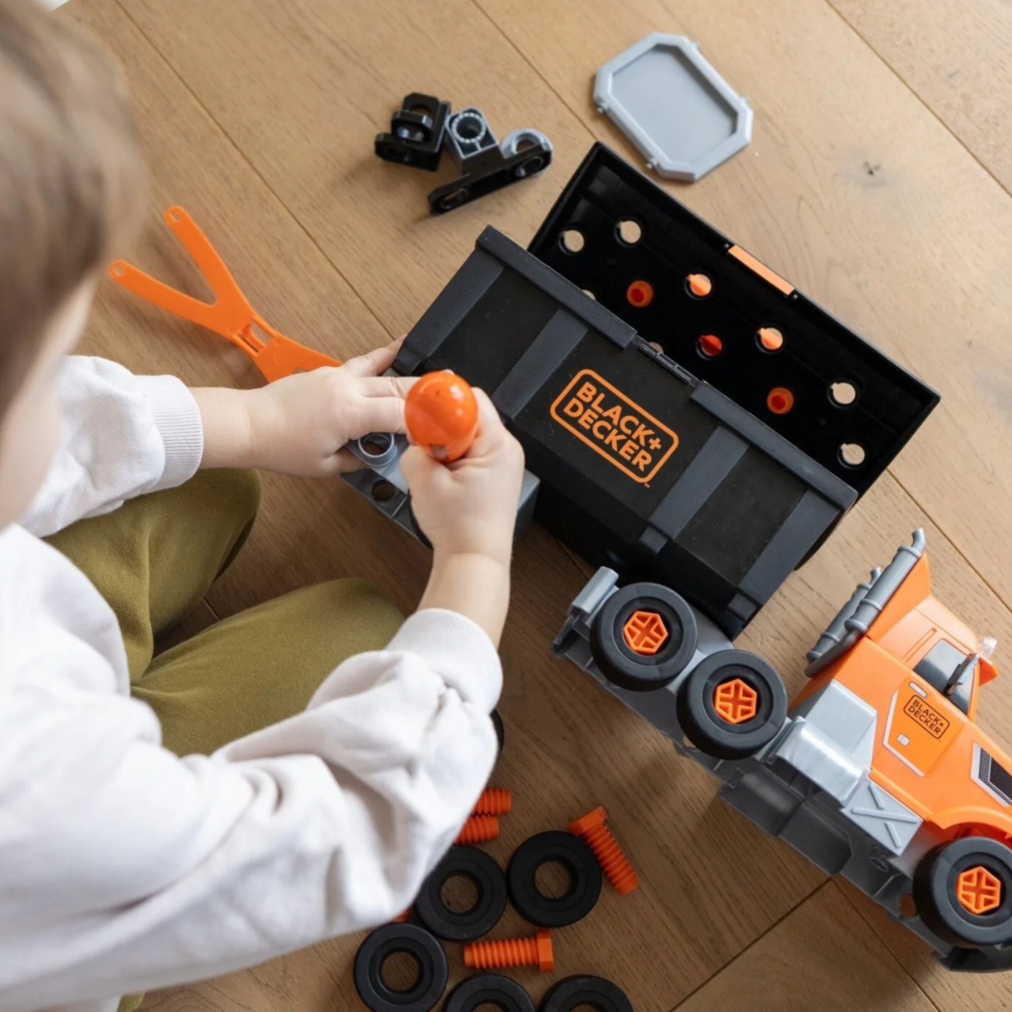 Smoby Black And Decker Alet Çantalı Vinç Kamyon