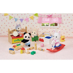 Sylvanian Families Tavşan ve Panda Bebeğin Oyun Odası 5709